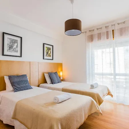 Best Houses 10: Centrally Located Style Apt Apartment